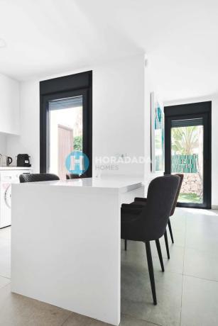 Chalet adosado en calle Flor de Pascua