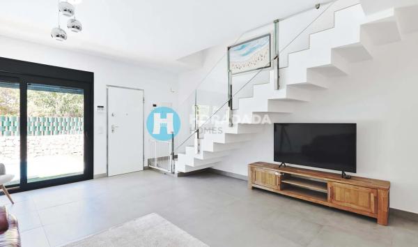 Chalet adosado en calle Flor de Pascua