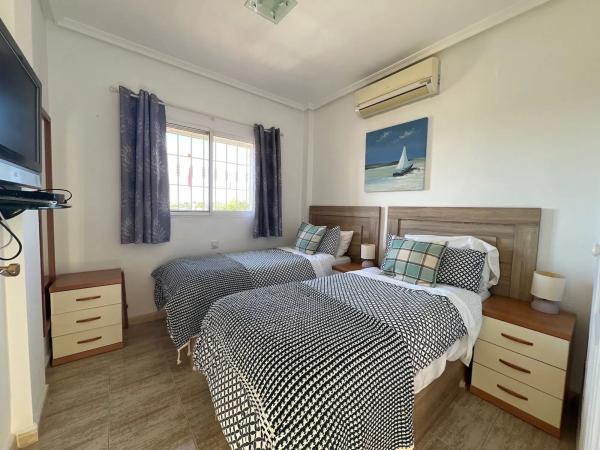 Casa de pueblo en avenida Río Llobregat