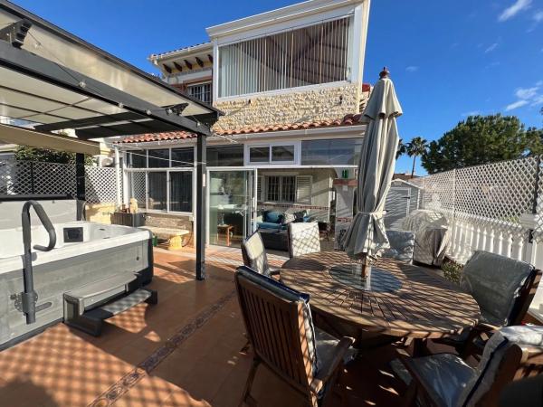 Casa de pueblo en avenida Río Llobregat