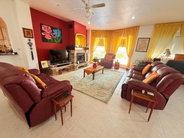 Casa independiente en calle Rubi