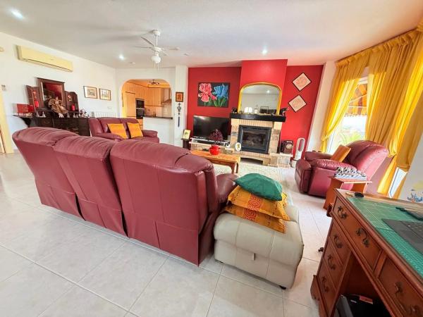 Casa independiente en calle Rubi