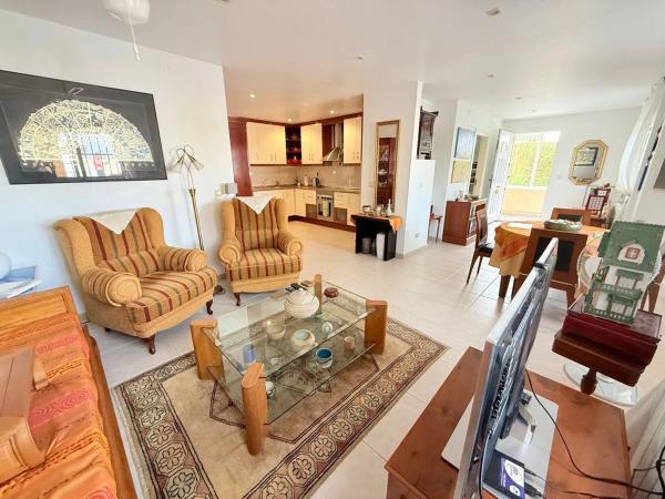 Casa independiente en calle Rubi