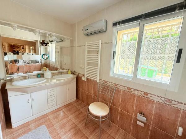 Casa independiente en calle Rubi