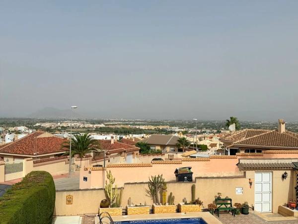 Casa independiente en calle Rubi