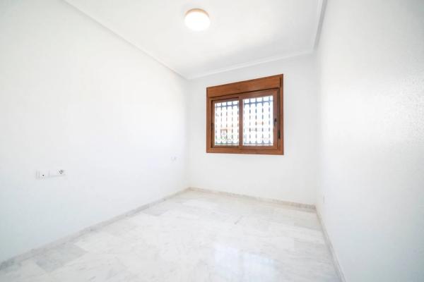 Chalet pareado en calle Los Torregrosas, 22