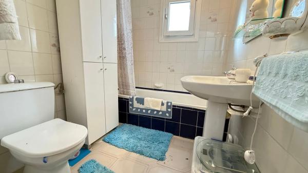 Chalet pareado en calle Igueña, 1