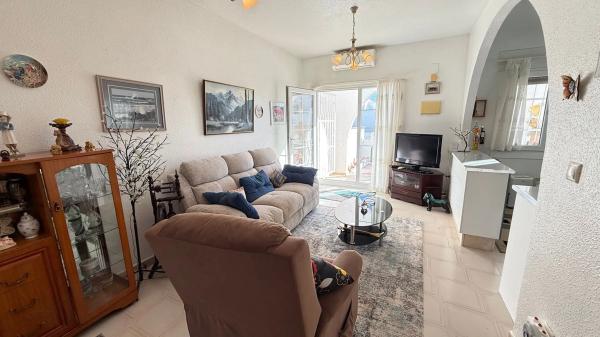 Chalet pareado en calle Igueña, 1