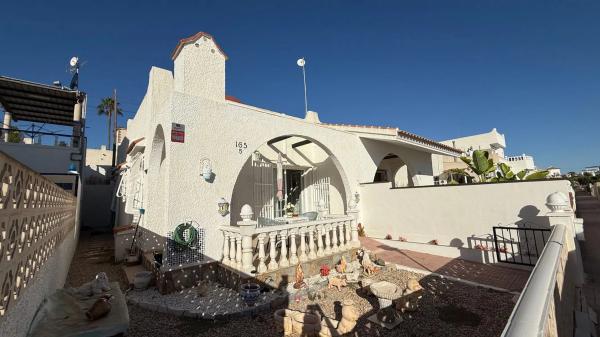 Chalet pareado en calle Igueña, 1