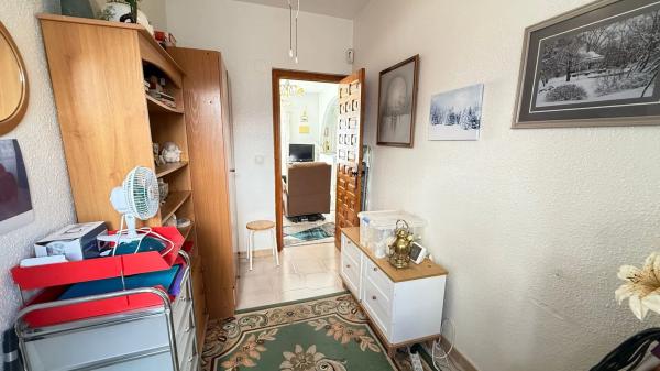 Chalet pareado en calle Igueña, 1