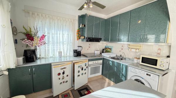 Chalet pareado en calle Igueña, 1