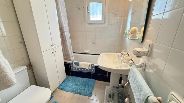 Chalet pareado en calle Igueña, 1