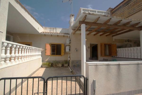 Chalet pareado en calle la Sagra