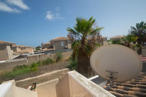 Chalet pareado en calle la Sagra