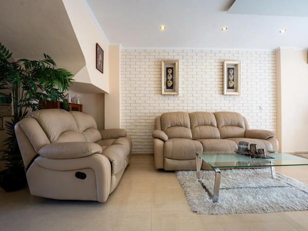 Chalet en Barrio Parque Acuático - Sector 25