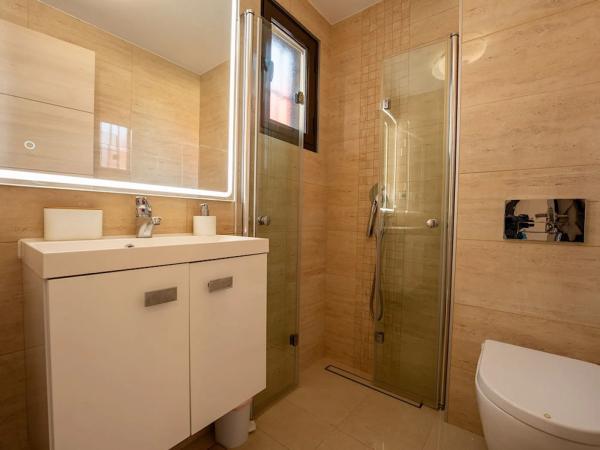 Chalet en Barrio Parque Acuático - Sector 25