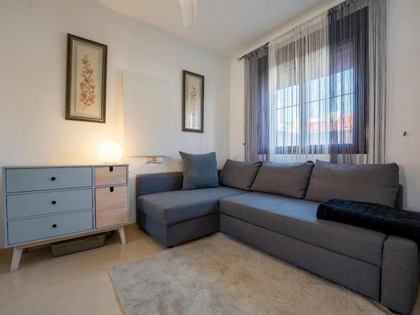 Chalet en Barrio Parque Acuático - Sector 25