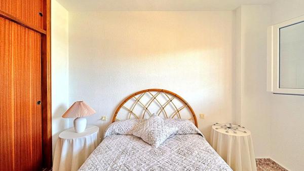 Piso en calle Bajamar, 2