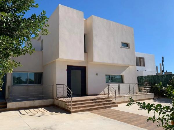 Casa independiente en calle Reus