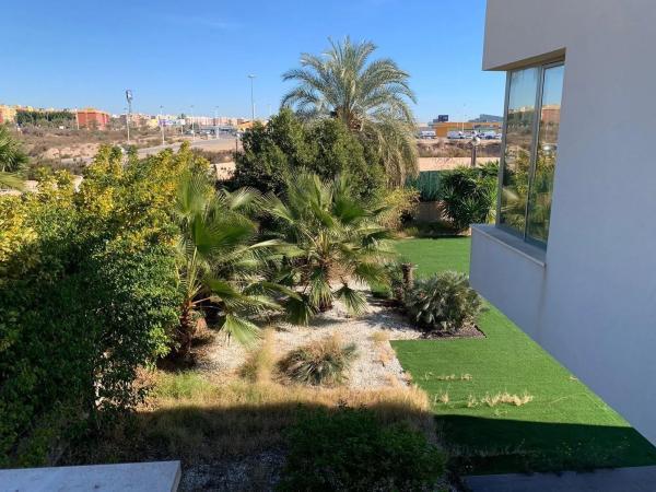 Casa independiente en calle Reus