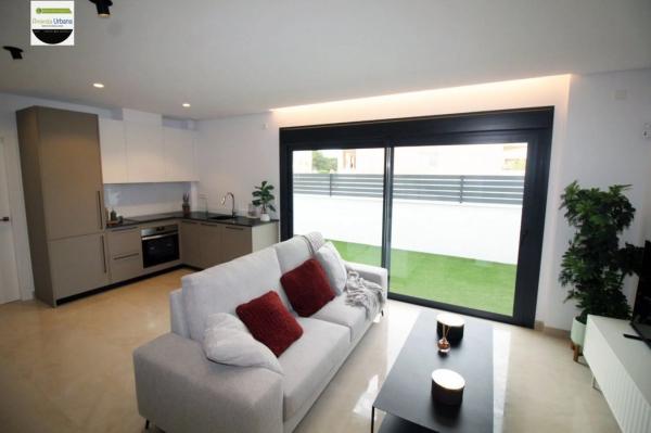 Chalet pareado en calle Josefa Botella Samper