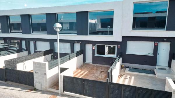 Casa independiente en calle de Xipre, 70