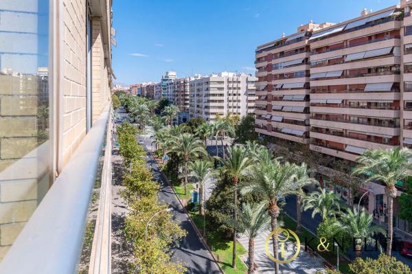 Piso en calle Moratín, 21