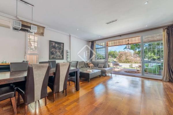 Casa independiente en avenida Fotografo Francisco Cano