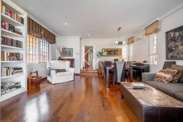 Casa independiente en avenida Fotografo Francisco Cano