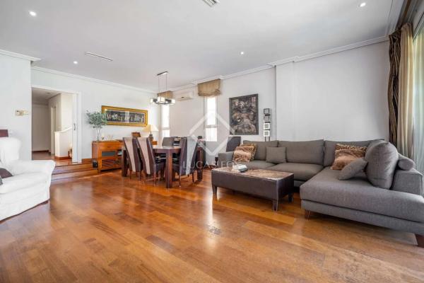 Casa independiente en avenida Fotografo Francisco Cano