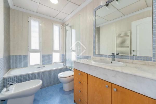 Casa independiente en avenida Fotografo Francisco Cano