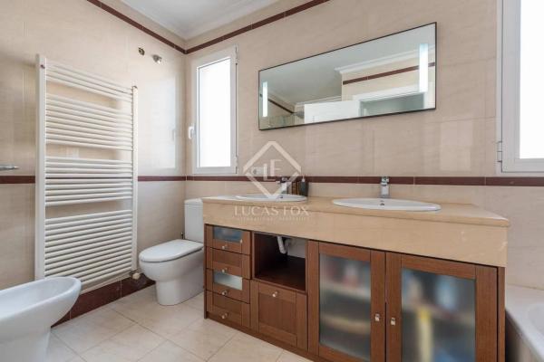 Casa independiente en avenida Fotografo Francisco Cano