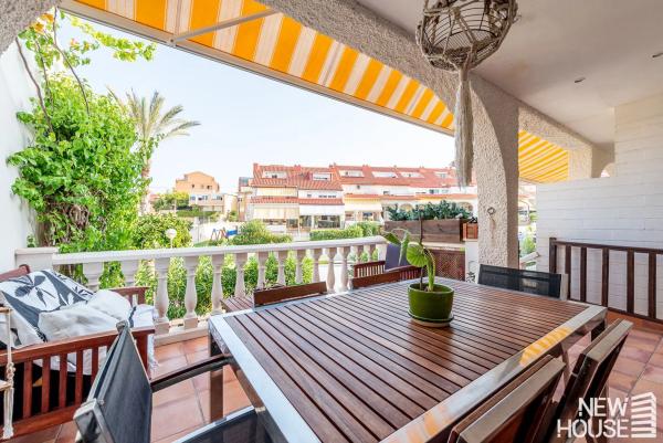 Chalet adosado en calle de la Dorada