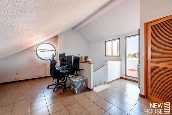 Chalet adosado en calle de la Dorada