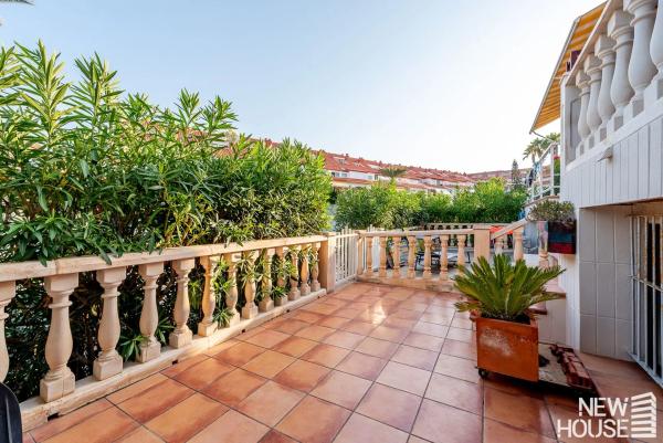 Chalet adosado en calle de la Dorada