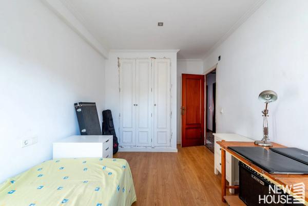 Chalet adosado en calle de la Dorada