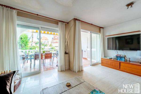 Chalet adosado en calle de la Dorada