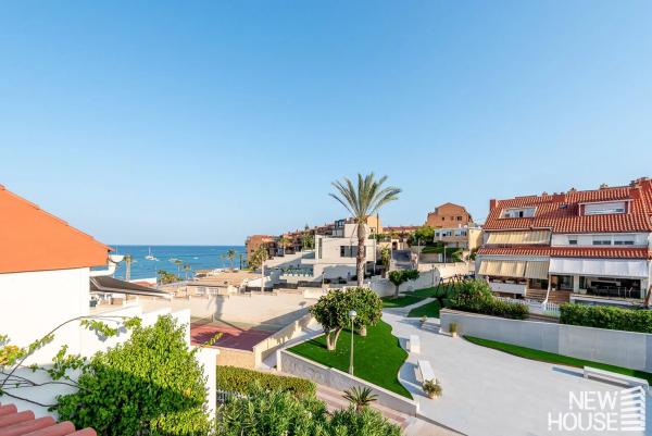 Chalet adosado en calle de la Dorada