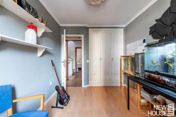 Chalet adosado en calle de la Dorada