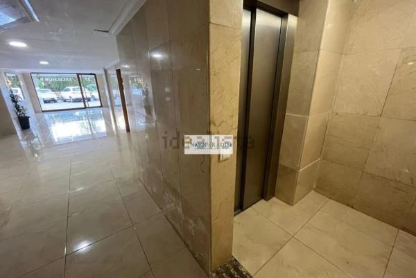 Piso en calle Turina, 6