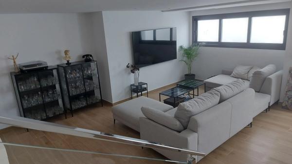 Chalet pareado en calle Lorcha