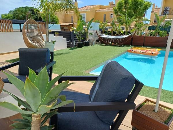 Chalet pareado en calle Lorcha