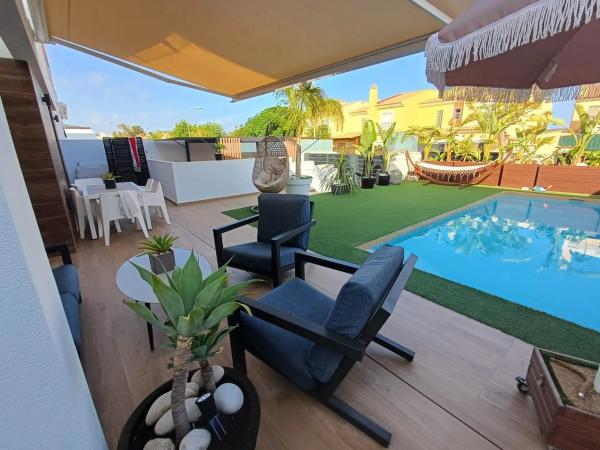 Chalet pareado en calle Lorcha