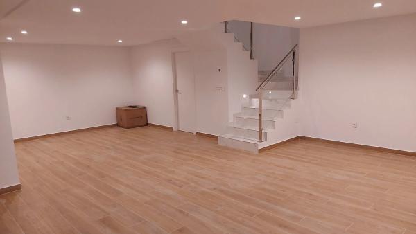 Chalet pareado en calle Lorcha