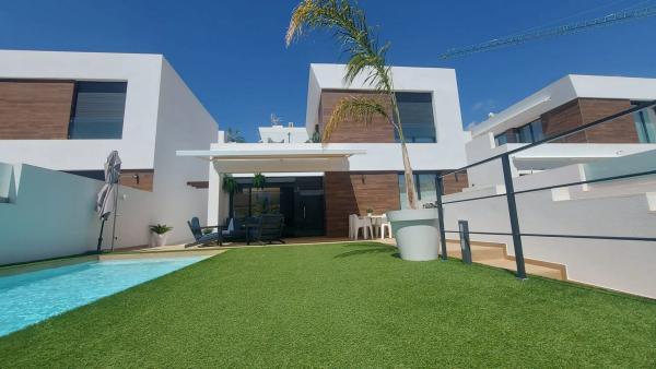 Casa independiente en calle Lorcha, 8