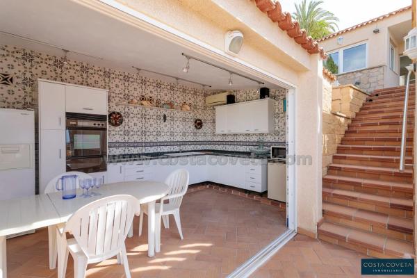 Casa independiente en calle Islandia, 196 -212