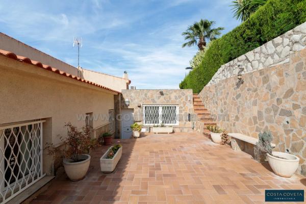 Casa independiente en calle Islandia, 196 -212