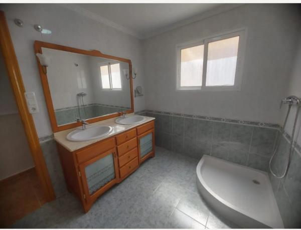 Chalet pareado en calle Pizarro, 29