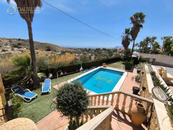 Chalet en calle del Pou