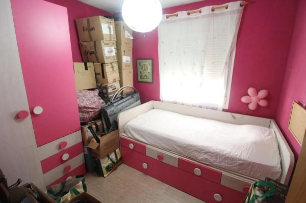 Piso en calle Río Turia, 23